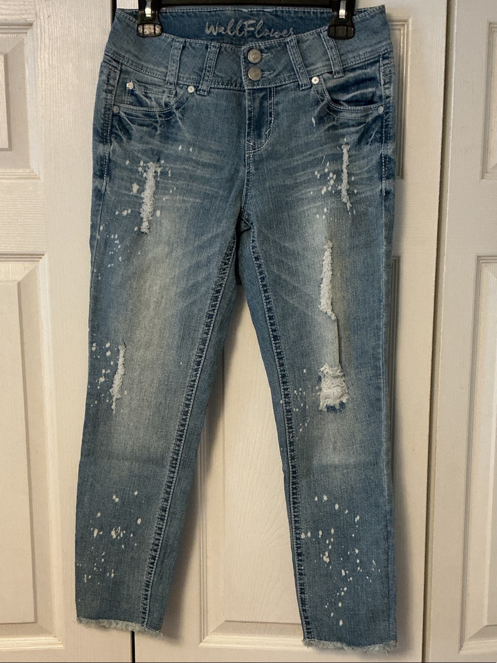 Wallflower Distressed Light Blue Cropped Jeans with Paint-Splatter